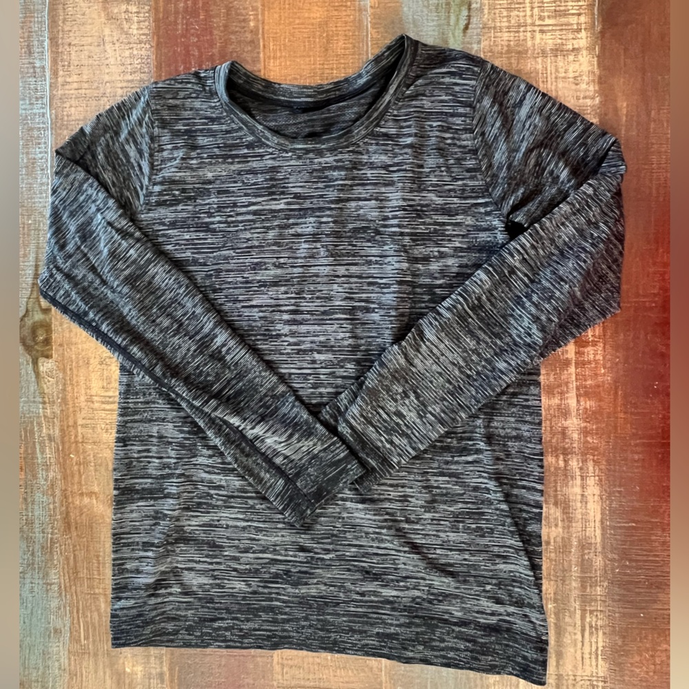 Lululemon long sleeve 6 perfect